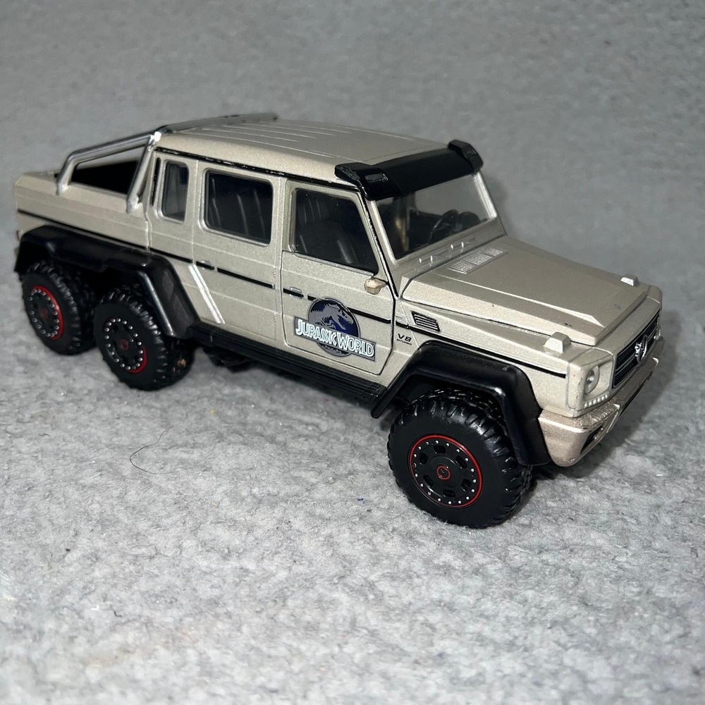 Jada Toys Jurassic World Mercedes G63 AMG 6x6 Truck 9"x4" 1:24 Scale Die Cast